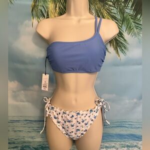 Women’s Blue bikini top by Shade & Shore and Floral bottoms by wild fable
SZ Med